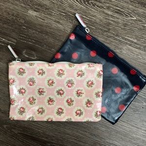 1 of the Cosmetic Bags in either Printed Dots (blue) or Floral Patterns (pink)
